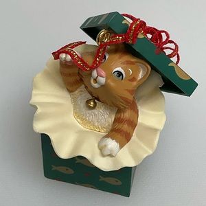 🔥SALE 3/$20 HALLMARK KEEPSAKE Ornament Cute Cat in the Box 7th in Series